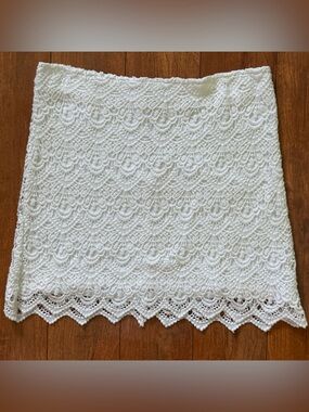 Forever 21 Cream Lace Skirt